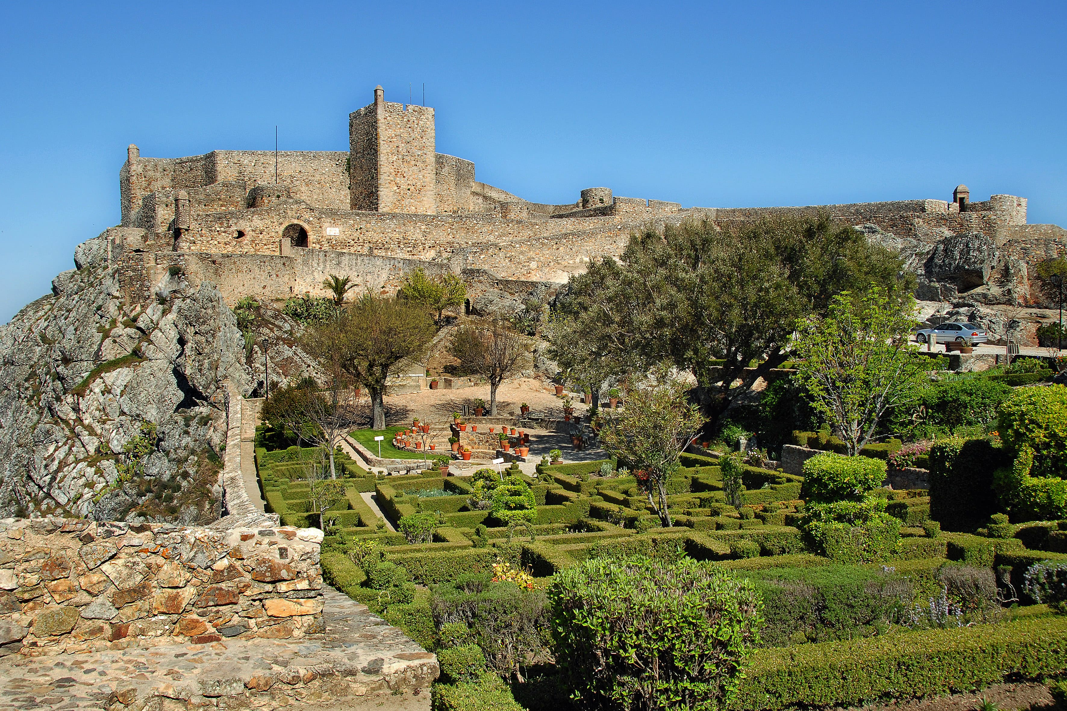 Ummauerter Ort und Burg von Marvão über der Serra de São Mamede